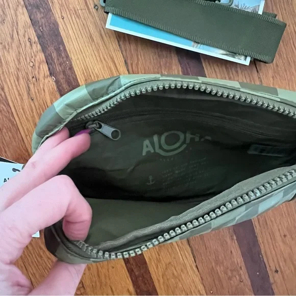 NWT Aloha Collection Le Tour checkmate olive green bag purse - Picture 2 of 3